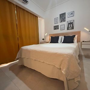 Zafiro Art Two- Modern Studio